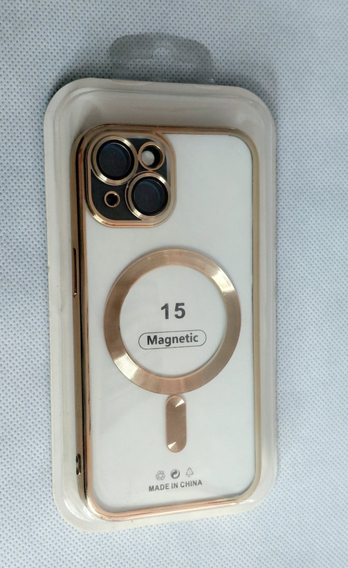کاور مگسیف دار مدل magnetic رنگ طلایی مناسب برای گوشی موبایل iPhone 15