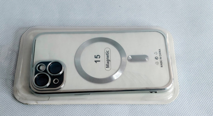 کاور مگسیف دار مدل magnetic رنگ نقره ای مناسب برای گوشی موبایل iPhone 15