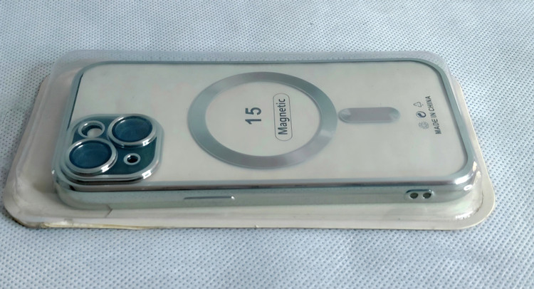 کاور مگسیف دار مدل magnetic رنگ نقره ای مناسب برای گوشی موبایل iPhone 15