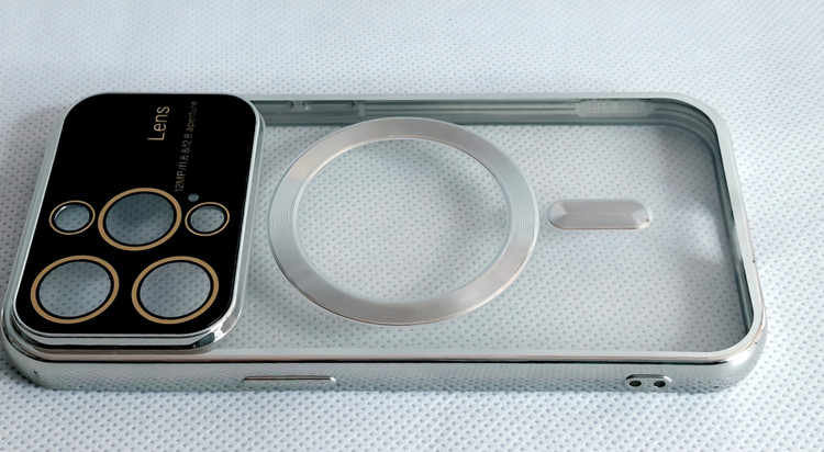 قاب مگسیف دار مدل magnetic رنگ نقره ای مناسب برای گوشی موبایل iPhone 15 pro